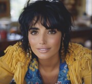 Dazzlingly beautiful black hairstyle that's short