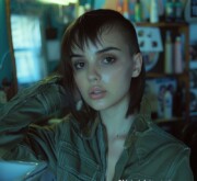 Fashionable short lovely black hairstyle for women
