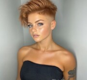 The total red short look