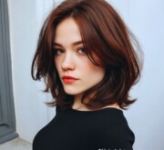 A chic medium brown hip hairstyle with balanced detailing A chic medium brown hip hairstyle with balanced detailing