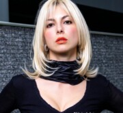 A neat medium inspiring blonde look with defined shine