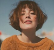 A radiant short red hairdob