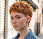 A whimsical short red style