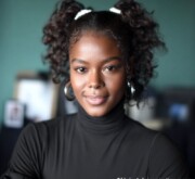 Brown short coiffure for a youthful, fresh appearance