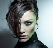 Brown short coiffure with playful, tousled texture