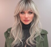 Chic long gray coif for woman with a defined structure Chic long gray coif for woman with a defined structure