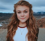 Elegant long brown fabulous coiffure Elegant long brown fabulous coiffure