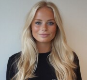 Inspiring blonde hairstyle idea with defined shinea Inspiring blonde hairstyle idea with defined shinea