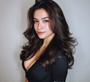 Long black haircut idea for an effortless, chic look Long black haircut idea for an effortless, chic look