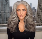 Long gray coif for woman with sleek volume Long gray coif for woman with sleek volume