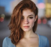 Medium length red hair full of warmth and shine Medium length red hair full of warmth and shine