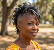 Shining short gray hair with sleek volume