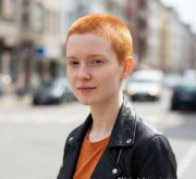 Short red style, bold and beautifulb